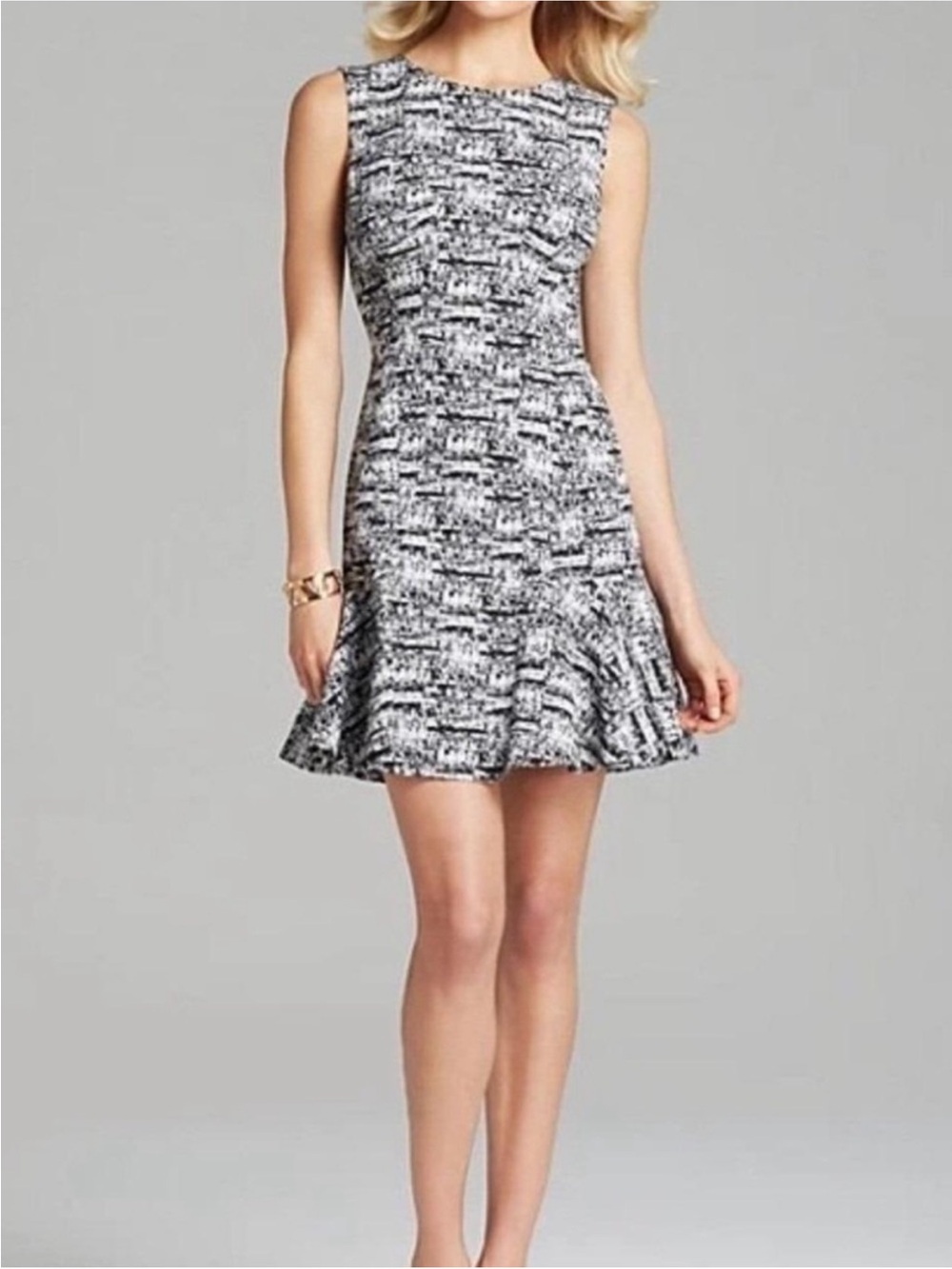 DIANE VON FURSTENBERG FLUTTER  HEM JAELYN DRESS SIZE 6 NWOT